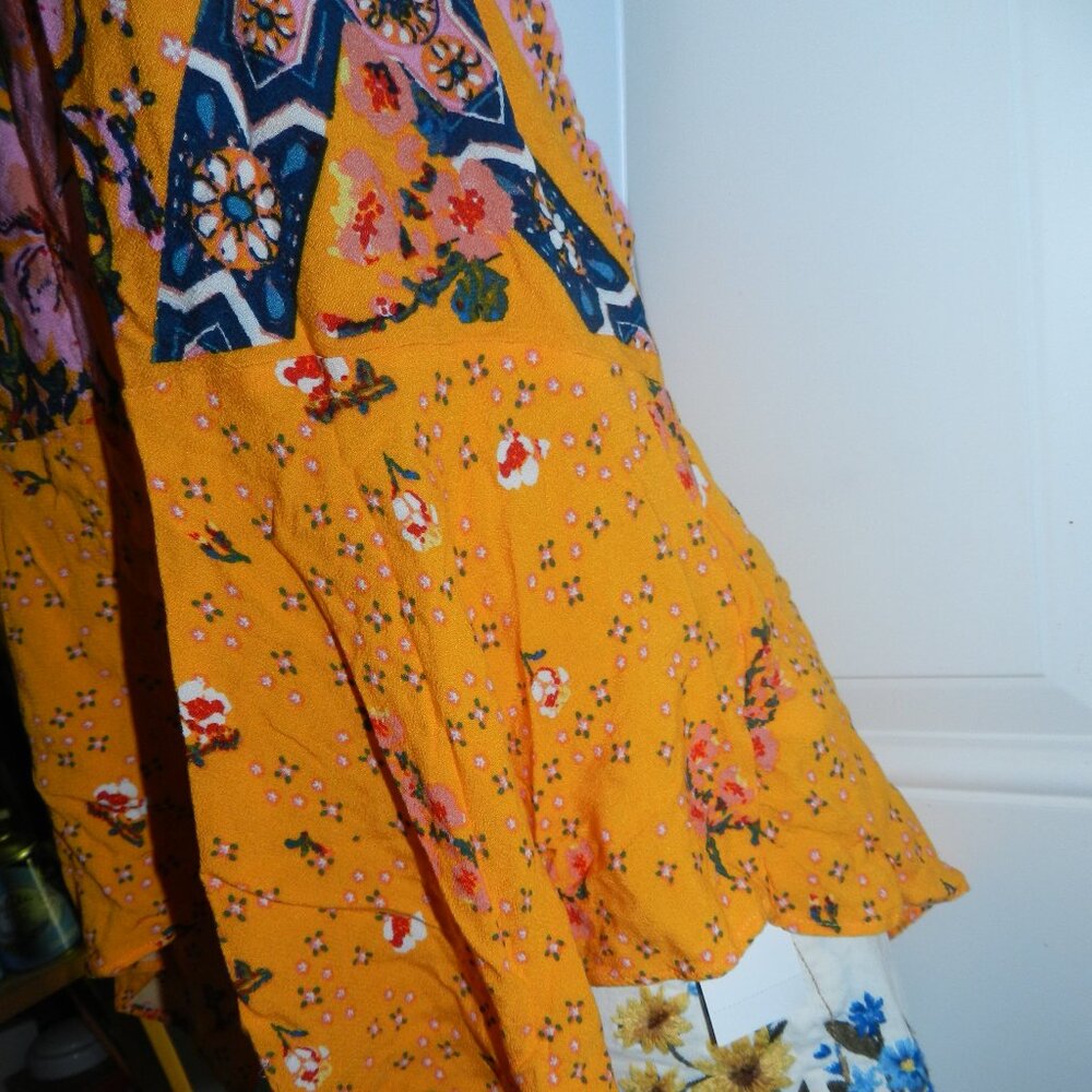 Free People New Wave Yellow💐Floral Halter 🌸Top M MSRP $108 Boho🆕📦⌚🏃💨⚡🚚 - Picture 9 of 16